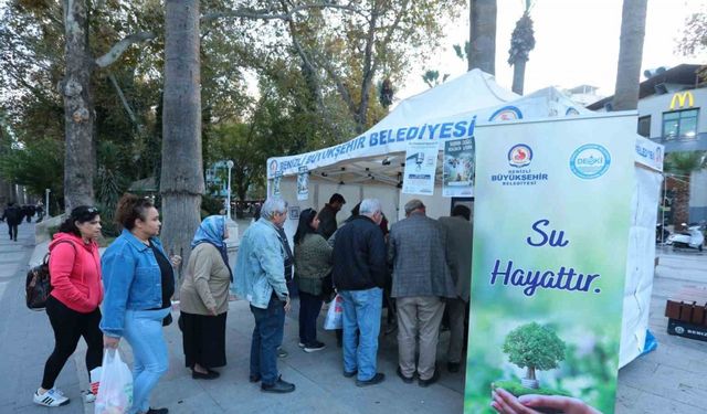 Denizli Büyükşehirin su tasarruf aparatı dağıtımı sürüyor