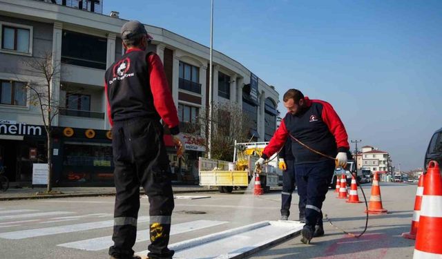 Düzce’de yaya çizgileri yenilendi