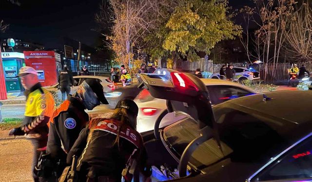 Edirne polisinden ’Şok’ uygulama: Araçlar didik didik arandı