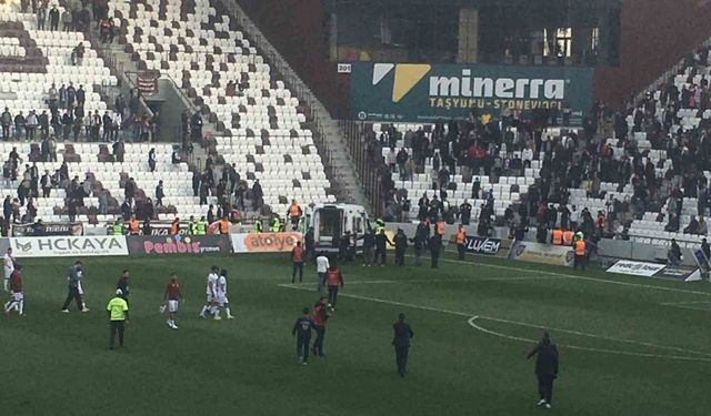 Elazığ Atatürk Stadyumu zemini zarar gördü