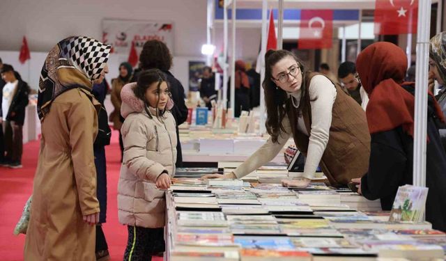 Elazığ Kitap Fuarı’na vatandaşların ilgisi sürüyor