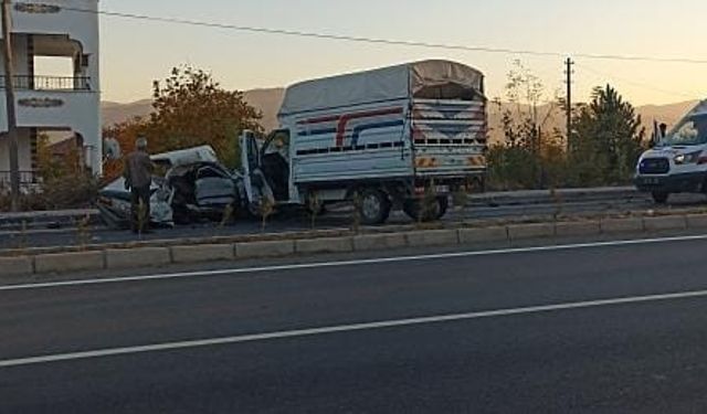 Elazığ’da otomobil ile kamyonet çarpıştı: 1 ölü, 1 yaralı