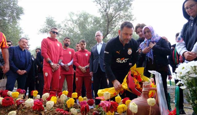 Galatasaray yönetimi ve futbolcular, Yiğit Kurt’un mezarını ziyaret etti