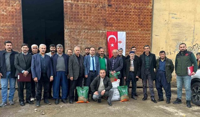 Hakkari’deki çiftçilere tohum desteği yapıldı