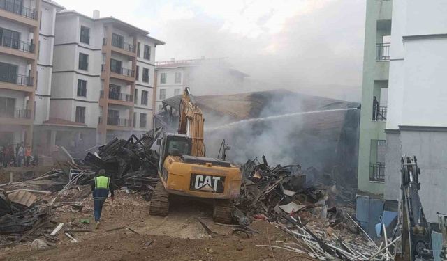 İşçilerin kaldığı konteynerde çıkan yangın söndürüldü