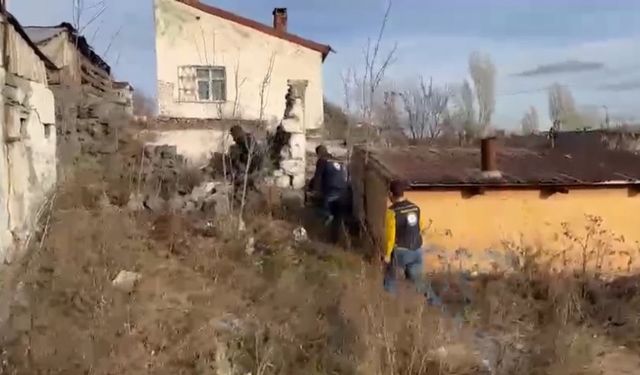 Kars’ta düzensiz göçmenler kaçtı, polis kovaladı