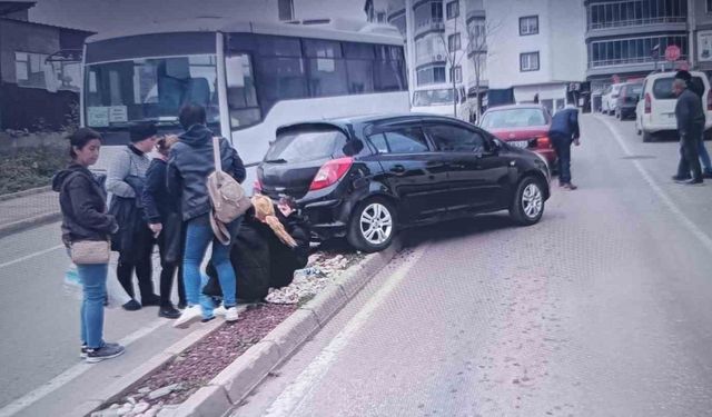 Keşan’da el frenini çekmeyi unuttuğu otomobil kendisine çarptı