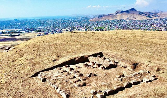 Kevenli Kalesi’nde Urartular’a ait 42 dev küp ilk kez gün yüzüne çıkarıldı