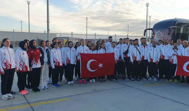 Kick Boks Milli Takımı, sınır kapısında saygı duruşunda bulundu