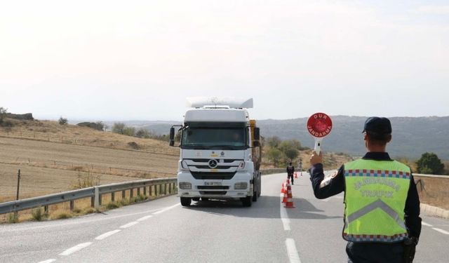 Kırklareli’nde trafik denetimi: 7 sürücünün belgelerine el konuldu