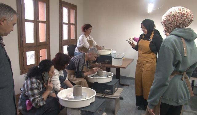 Kütahya’da çini ve seramik kursuna yoğun ilgi