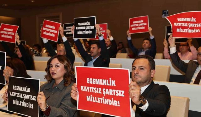 Nilüfer Belediye Meclisi’nde kayyım protestosu