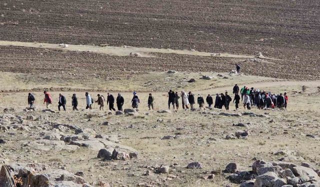 Öğretmenler 2 bin 600 yıllık Zernaki Tepe’ye doğa yürüyüşü gerçekleştirdi