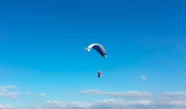 Paramotor uçuşu ilgi ile izlendi