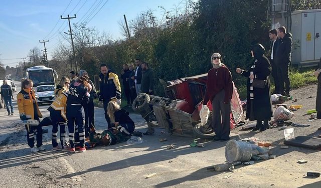 Sakarya’da feci kaza: Baba olay yerinde hayatını kaybetti, oğlu ağır yaralandı