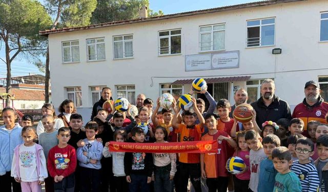 Salihli’deki Galatasaray taraftarlarından okula spor malzemesi desteği