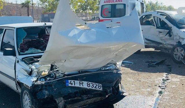 Şanlıurfa’da iki otomobil çarpıştı: 2 yaralı