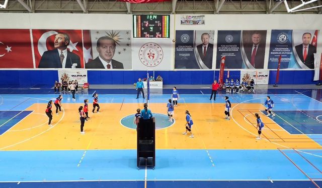 Seydikemer’de yıldız kızlar voleybol ilçe seçmeleri başladı