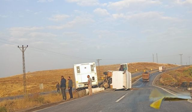 Şırnak’ta tır devrildi: 1 yaralı