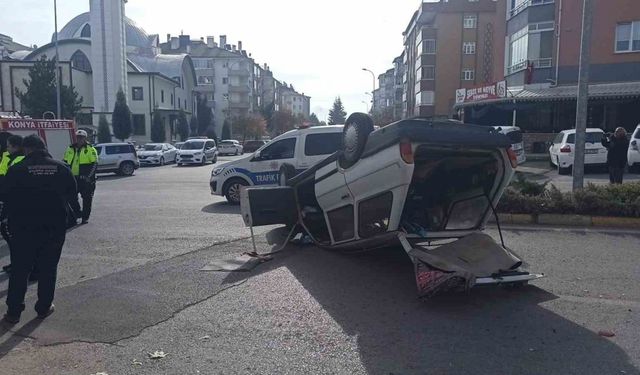 Takla atan otomobildeki dede torun yaralandı