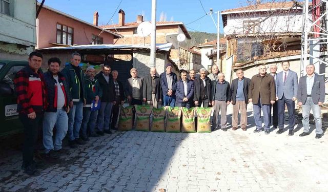 Tavşanlı’da doğal afetten zarar gören çiftçilere buğday tohumu dağıtıldı