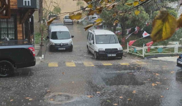 Tekirdağ’da fırtına ve şiddetli yağış hayatı felç etti