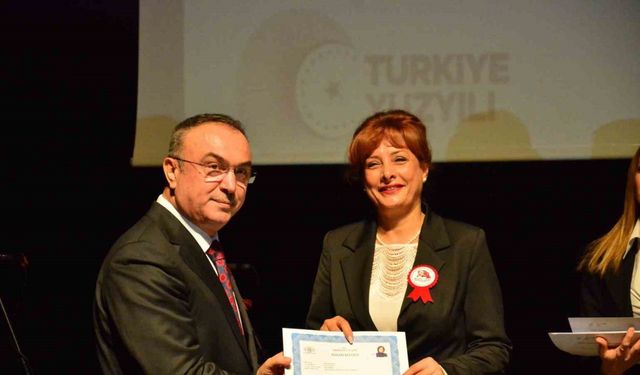 Tekirdağ’da mesleğe yeni başlayan öğretmenler yemin etti