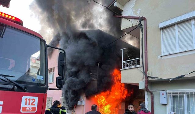 Tokat’ta yangında evde uyuyan baba ve 3 yaşındaki oğlu dumandan etkilendi