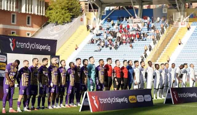 Trendyol Süper Lig: Eyüpspor: 1 - Hatayspor: 0 (İlk yarı)