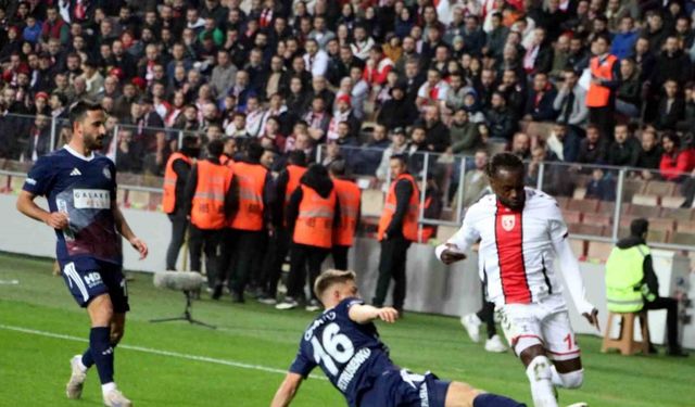 Trendyol Süper Lig: Samsunspor: 1 - Antalyaspor: 0 (İlk yarı)