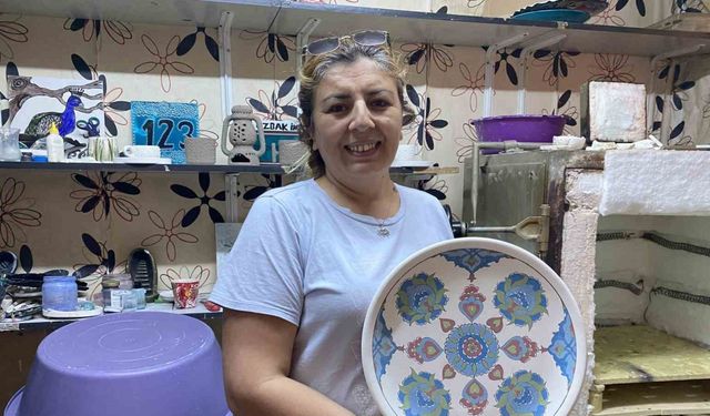 Bin 50 derecede fırınlanan çininin vitrine uzanan yolculuğu 75 saat sürüyor