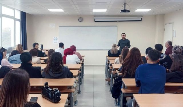 Sektör temsilcilerinden üniversiteli öğrencilere kariyer ipuçları