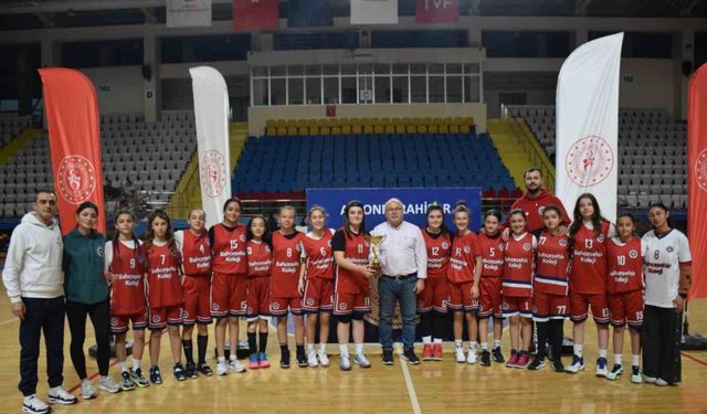 U-14 Kızlar Basketbol müsabakaları sona erdi