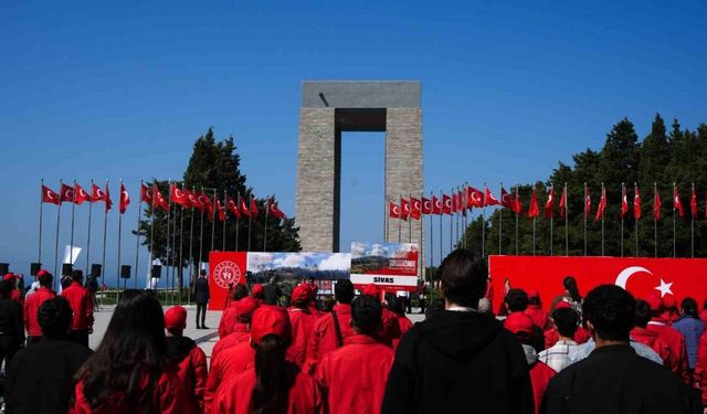 Bakan Bak, Çanakkale’de anma yürüyüşüne katılan gençleri paylaştı