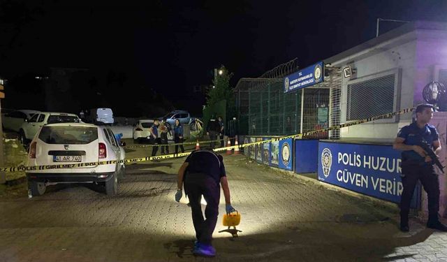 İlçe Emniyet Müdürlüğü önünde silahlı kavga: 2 yaralı