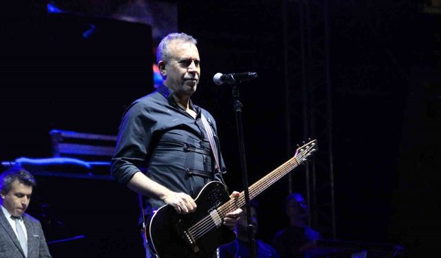 Çorum’da Haluk Levent ve Zara rüzgarı esti