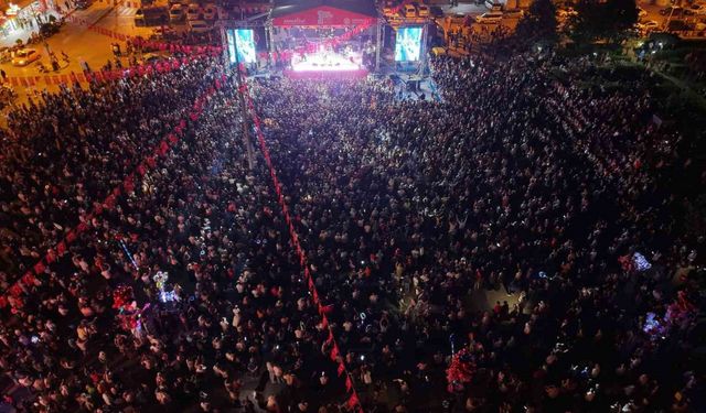 Türk Halk Müziği sanatçıları, Zafer Bayramı’na özel konserde sahne aldı