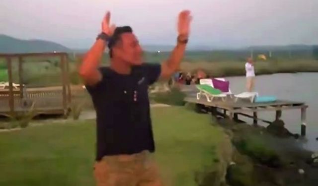 Hayranları tekneden, Mustafa Sandal kıyıdan şarkıya eşlik etti