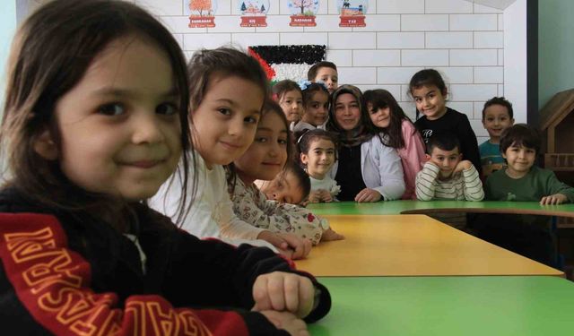 3 çocuk annesinin azmi: Hayvancılıkla uğraşırken çocukların ilk öğretmeni oldu