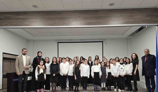 3 Müzik öğretmeni bir araya geldi, çocuklar söyledi, onlar ‘İyi ki öğretmenim’ dedi