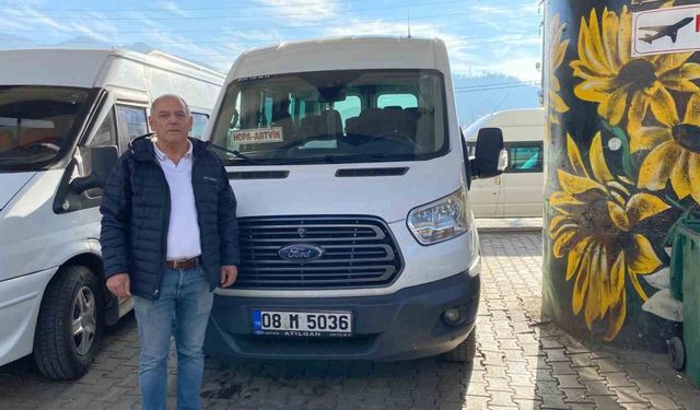 4 yavru kedinin dolmuş motorundaki yolculuğu Hopa’da son buldu