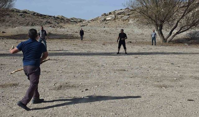 Aksaray'da geleneksel 'çelik çomak' oyunu yaşatılmaya devam ediyor