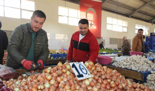 Amasya pazarında soğanın kilosu 7 aydır 10 TL