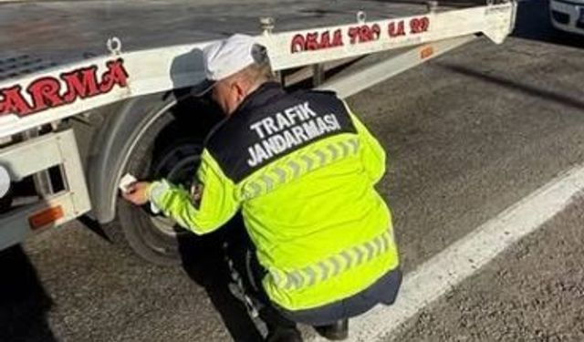 Ardahan'da jandarmadan 'zorunlu kış lastiği' denetimi