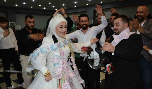 Artvin’de damada arkadaşlarından canlı tavuk ve horoz sürprizi