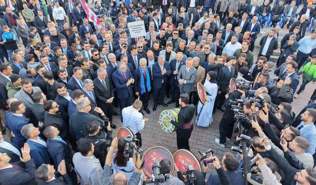 Bakan Uraloğlu ve Işıkhan Midyat Belediyesini ziyaret etti