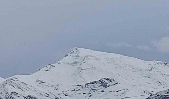 Batman’a mevsimin ilk karı yağdı