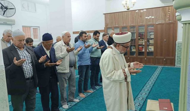 Batman’da tüm camilerde yağmur duası: Çiftçiler ve vatandaşlar kuraklık endişesiyle dua etti