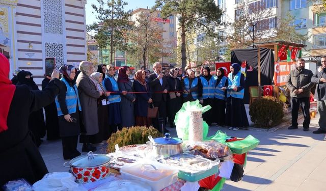 Bayburt'un farklı noktalarında Filistin yararına hayır çarşıları kuruldu