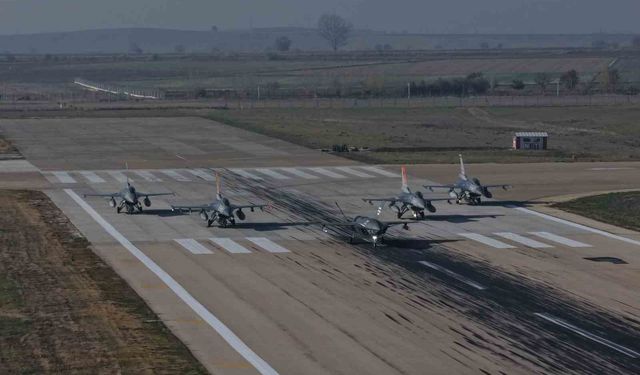 Bayraktar KIZILELMA 'hava-hava' füzesiyle hedefi vurdu